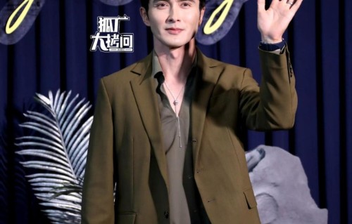 北京时尚活动，徐璐透视装吸睛，吉娜腰臀比太绝，张俪非主流子