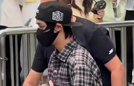 丁程鑫手部骨裂的具体情况如何？他带伤录制综艺的状态怎么样？|手指骨裂|你好星期六|时代少年团|在播综艺|受伤