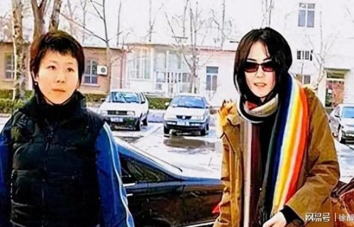王菲带窦唯妹妹窦骁看谢霆锋演唱会被偶遇，网友：说明王菲人好！
