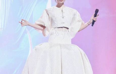李宇春化身“莲花仙子”唱《哪吒》，四川话配音惊艳全场