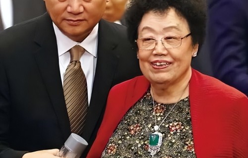 陈丽华去世，留下470亿给迟重瑞及仨子女，男方放弃生育相伴36年