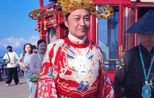 为子息影十年！63岁马景涛现高温商演养儿：孩子的成长不能等