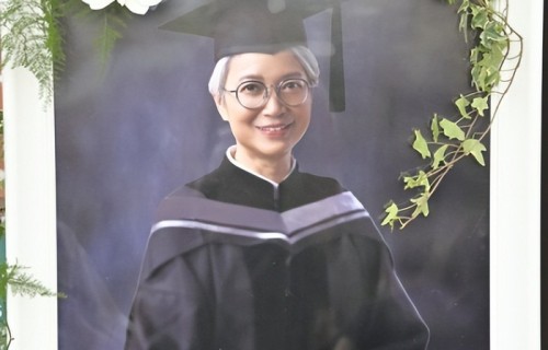 图文 66岁知名港星设灵！邓萃雯、胡枫到场送别，蔡少芬张晋为她唱圣|廖启智|陈敏儿|廖文哲|安息|好友