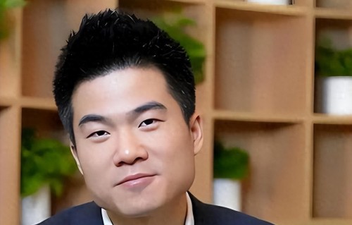 人民日报再发声，言辞犀利，网友：董宇辉恐要“社会性死亡”了 