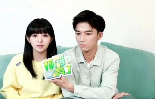 田曦薇初中旧照流出，网友直呼从小就是甜妹模板_新闻