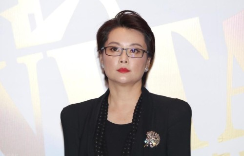 袁立感谢天父惹众怒，硬刚医院是宗教所盖，网友：医护人员救了你