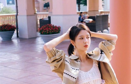 佟丽娅游乐园穿搭太绝了！松弛感拉满，普通人也能抄作业