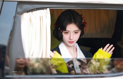 鞠婧祎首套民国妆造亮相万花世界