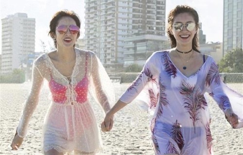 古力娜扎 江疏影花少海滩 双美同框，她们的美脚，光着脚鲨疯了