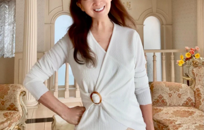 香港资深歌手四层豪宅曝光，为孩子上学豪掷4000万建屋，三子全上名校