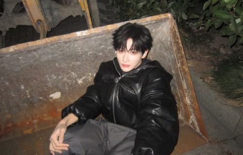 观察员余宇涵在《我们的爸爸2》中的表现引发了哪些热议话题？