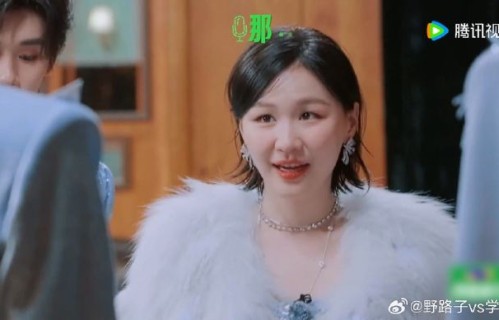 金靖和张凌赫在《开始推理吧》中的具体互动细节是什么？