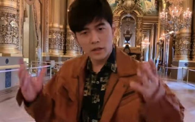 周杰伦在歌剧院中录制配唱。 图/纪录片截图