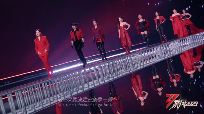 《浪姐4》的主题曲由王雅君作词,这位