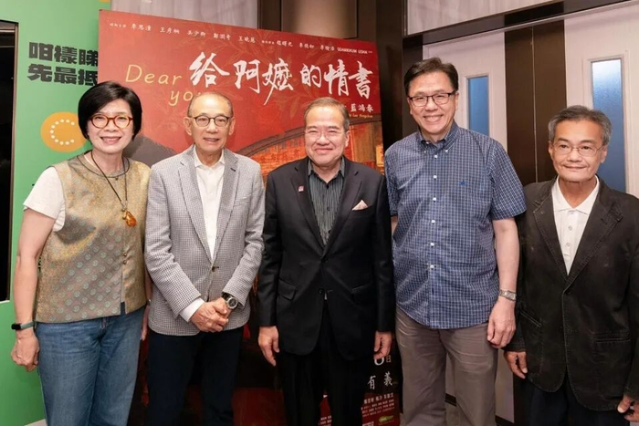 创新科技及工业局局长孙东（右二）、香港潮属社团总会主席胡定旭（中）为座上客。