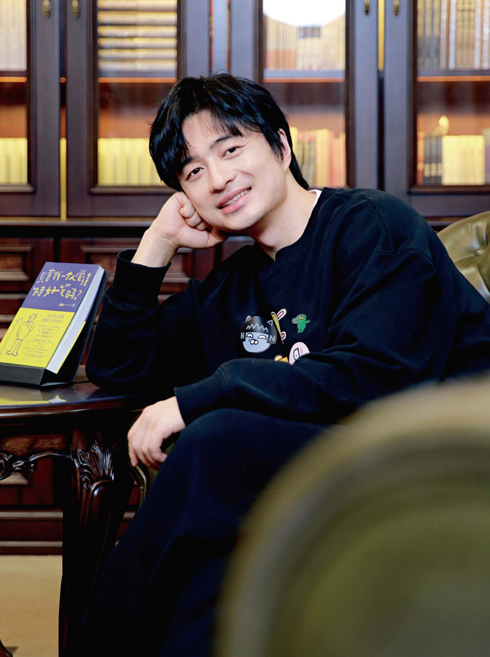 2025年4月，刘旸在北京接受本刊记者采访。（本刊记者 侯欣颖/摄）